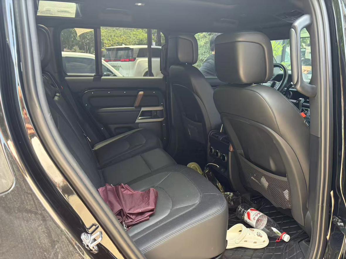 Land Rover Defender 2024 thumb 11