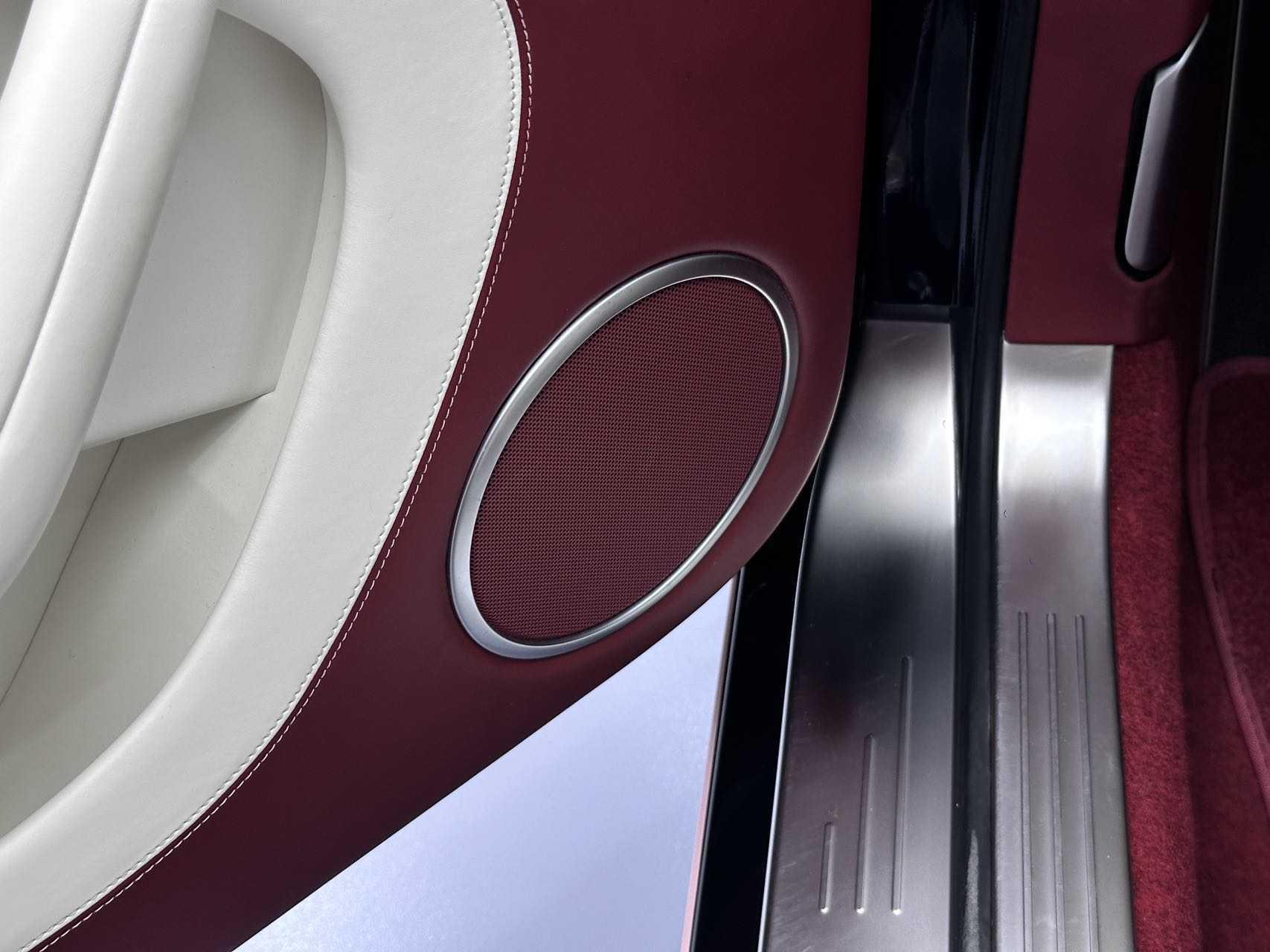 Bentley Ou Lu 2012 thumb 6