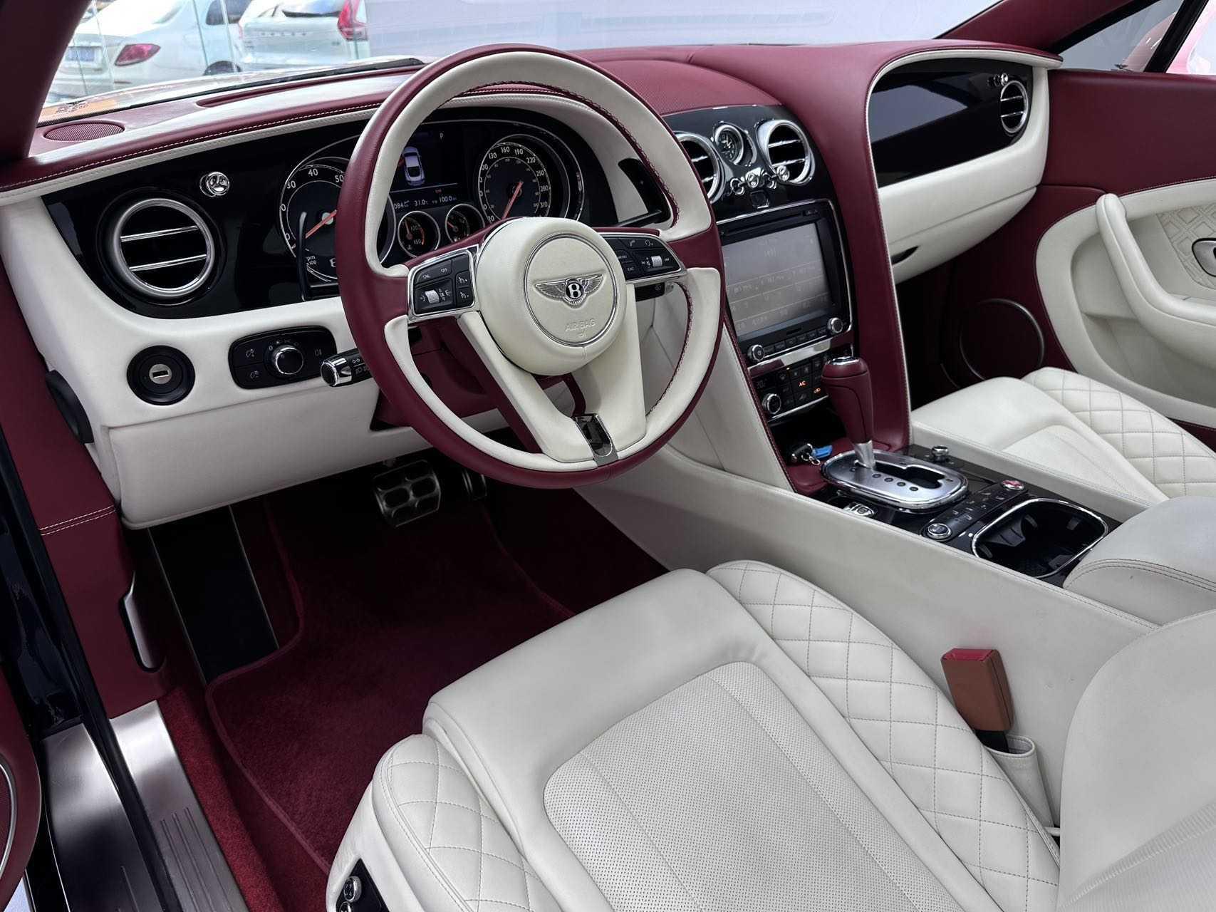 Bentley Ou Lu 2012 thumb 10