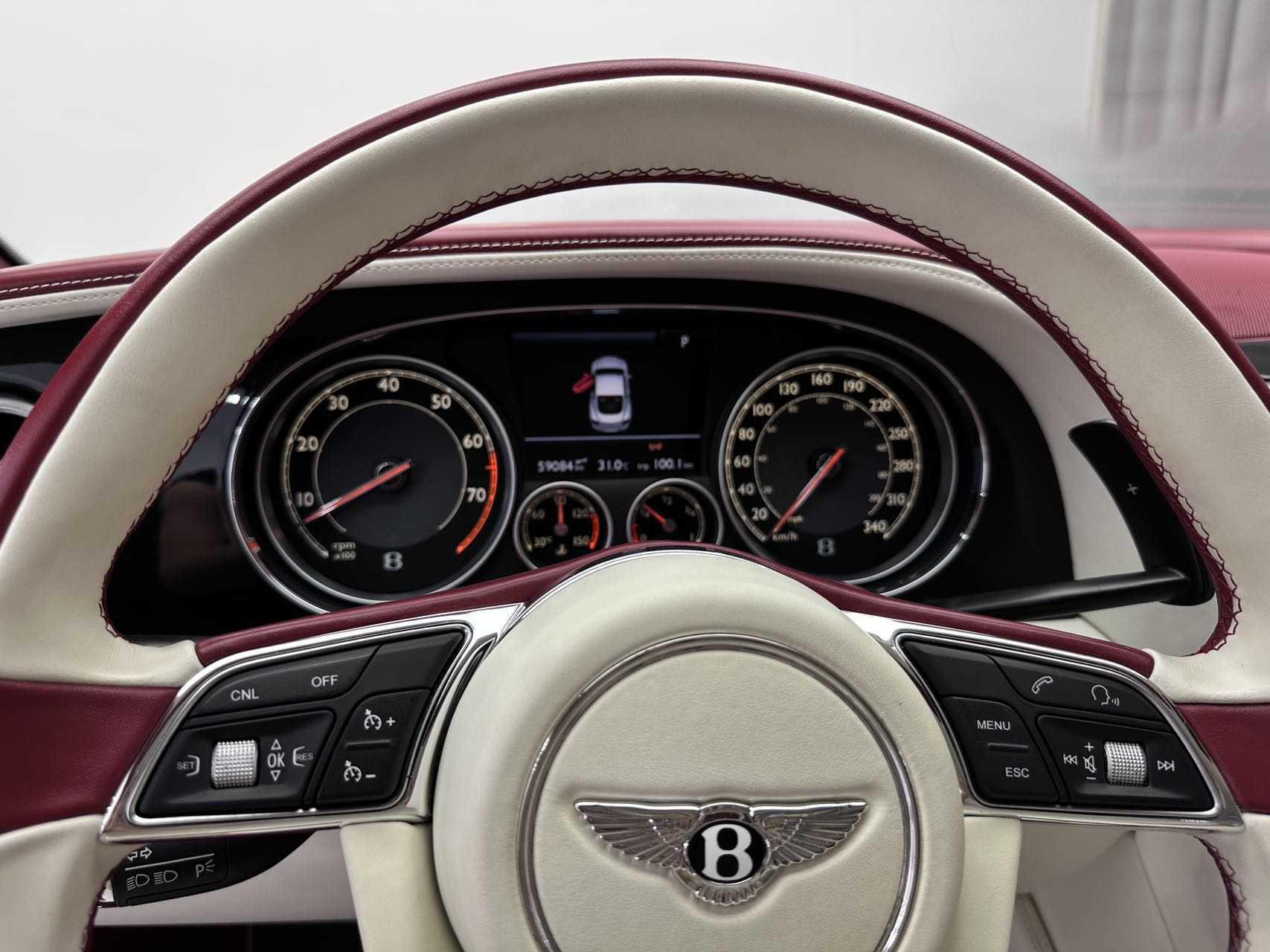Bentley Ou Lu 2012 thumb 11