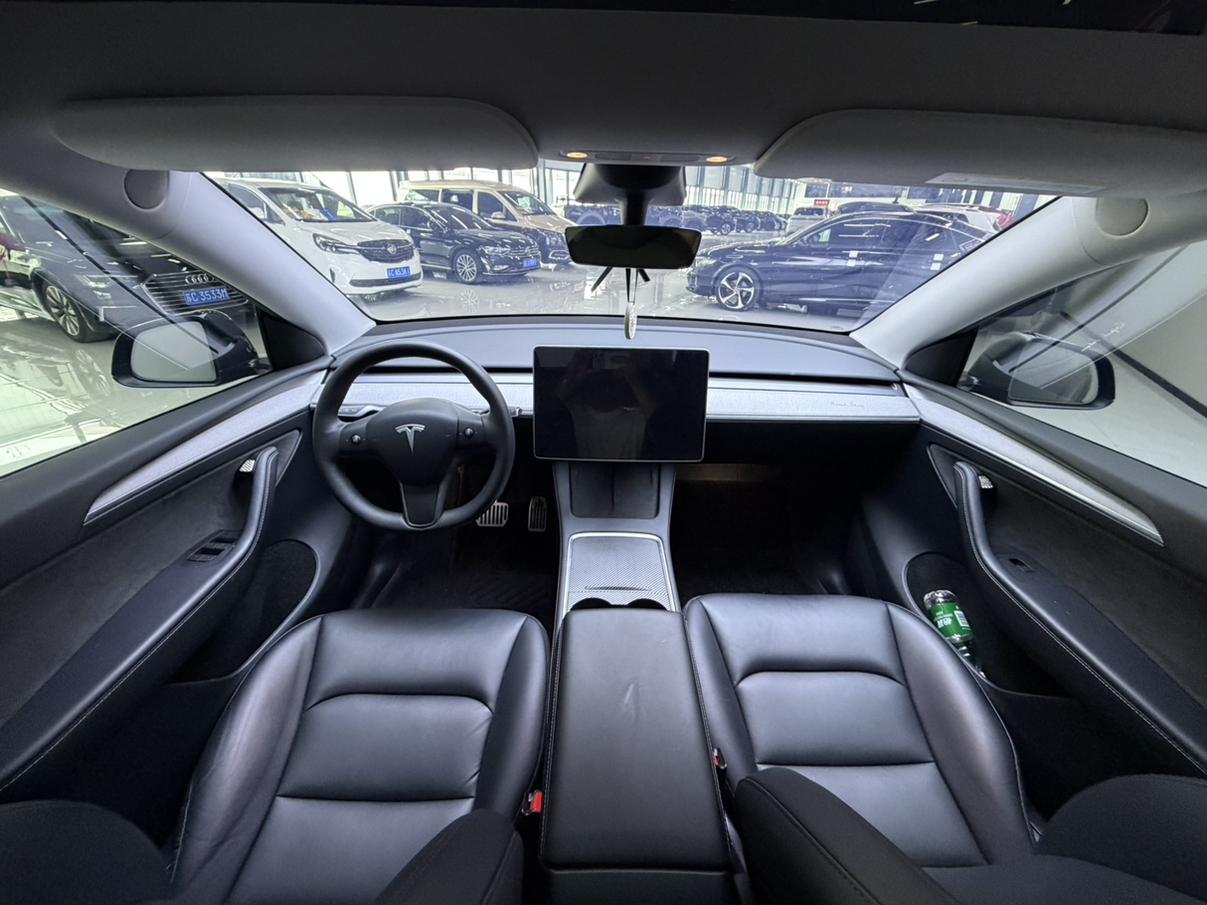 Tesla Model Y 2023 thumb 5