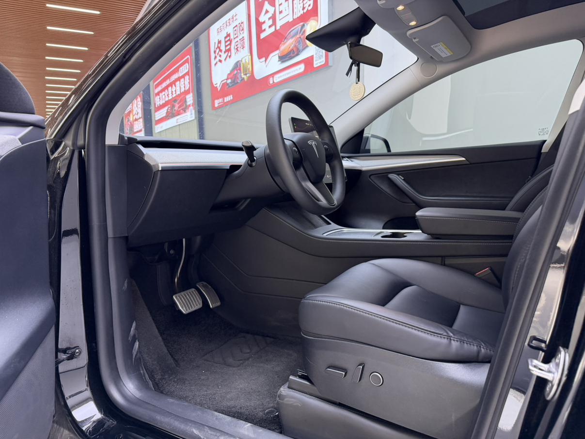 Tesla Model Y 2023 thumb 6