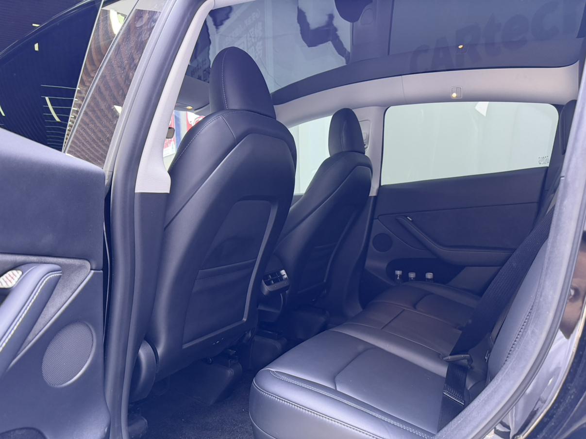 Tesla Model Y 2023 thumb 7