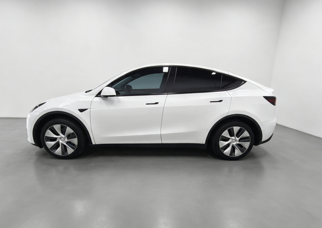 Tesla Model Y 2022 thumb 2