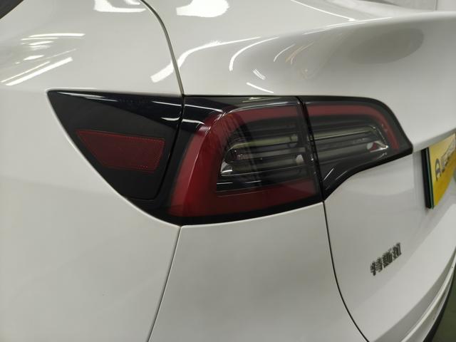 Tesla Model Y 2022 thumb 11