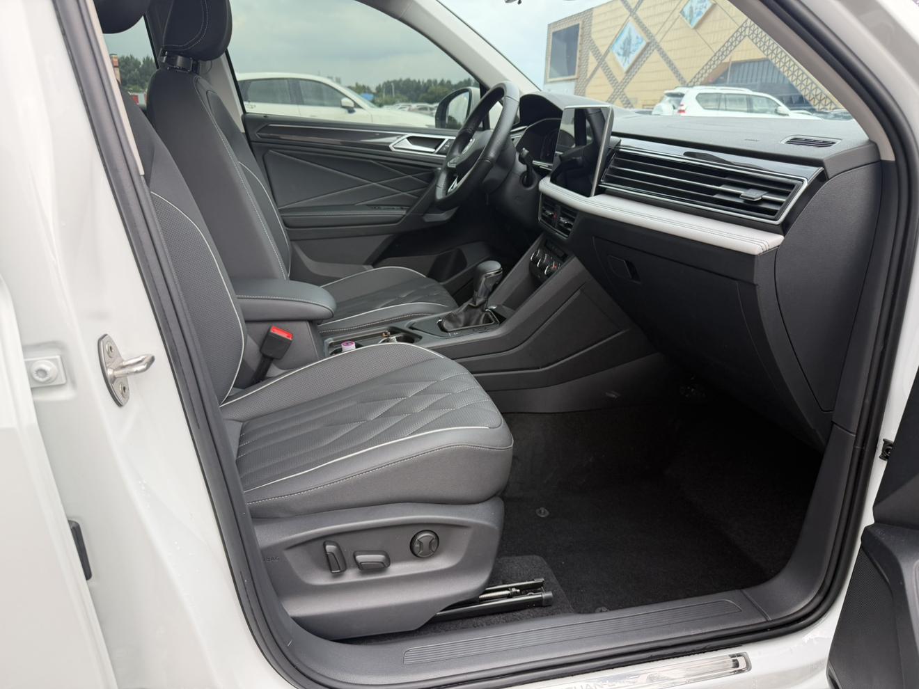 Volkswagen Tiguan 2023 thumb 9