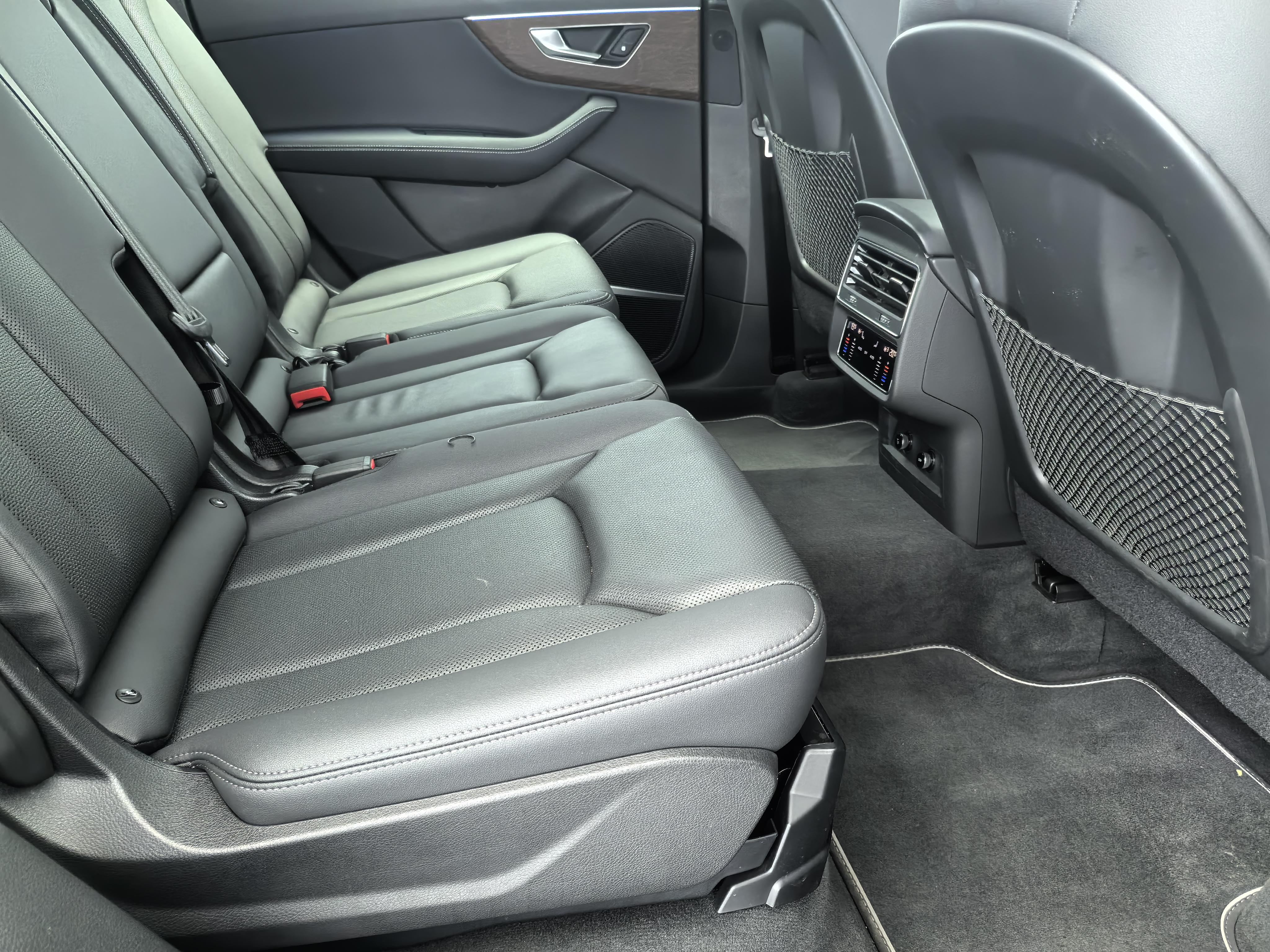 Audi Q7 2025 thumb 7