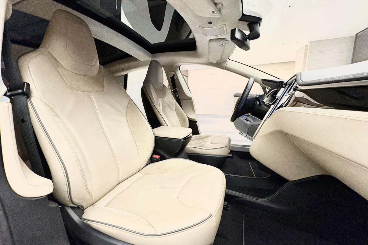Tesla Model S 2014 thumb 8