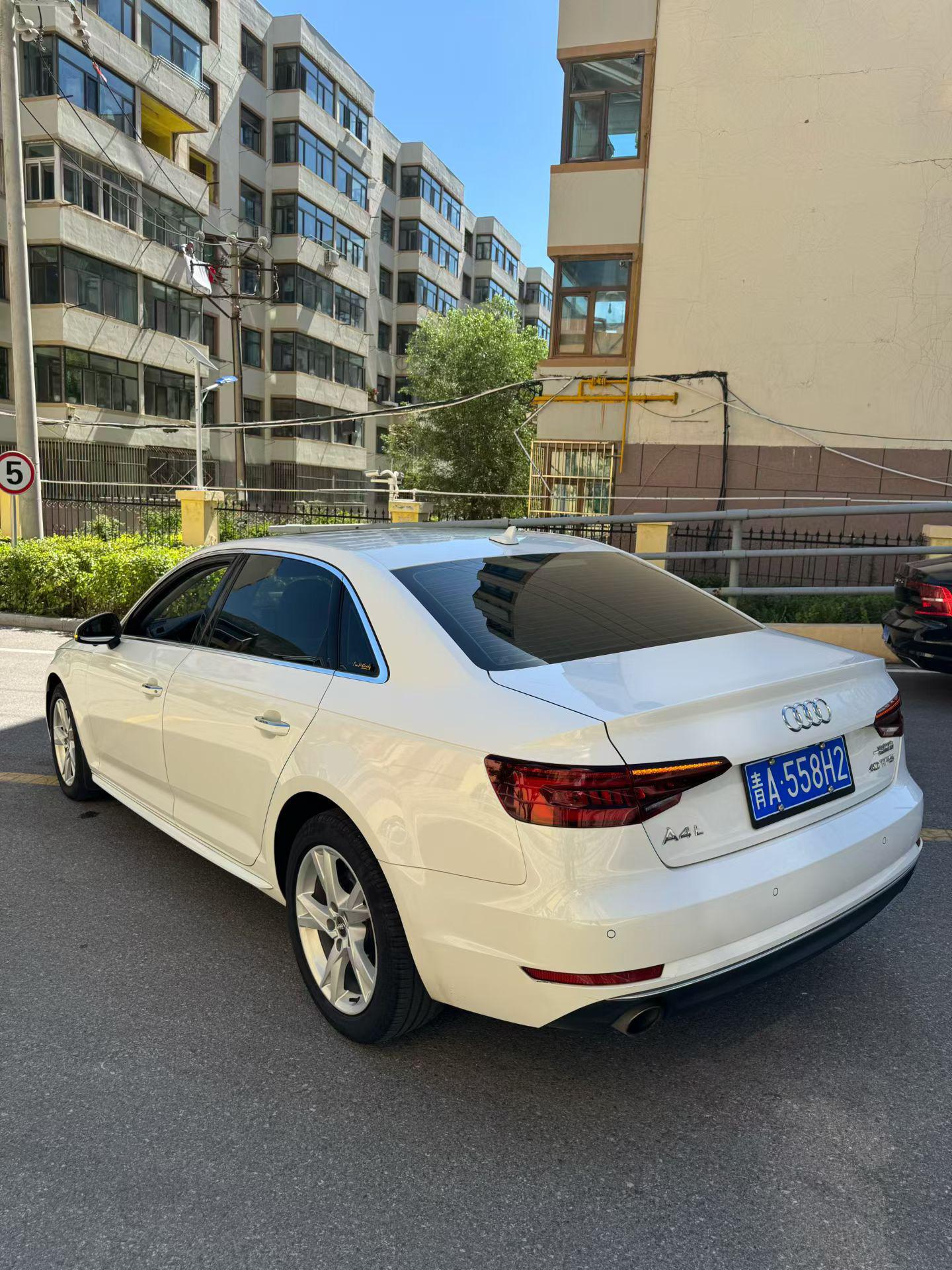 Audi A4 2018 thumb 2