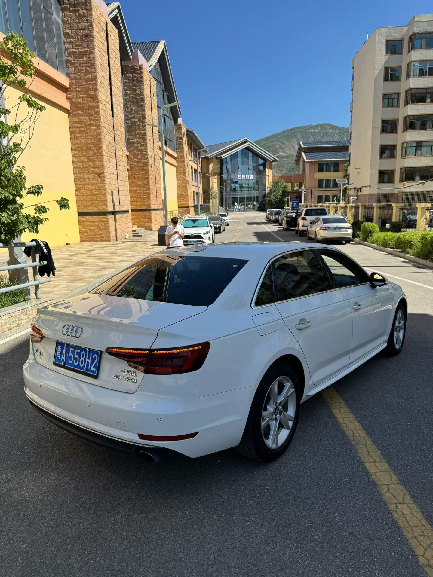 Audi A4 2018 thumb 4