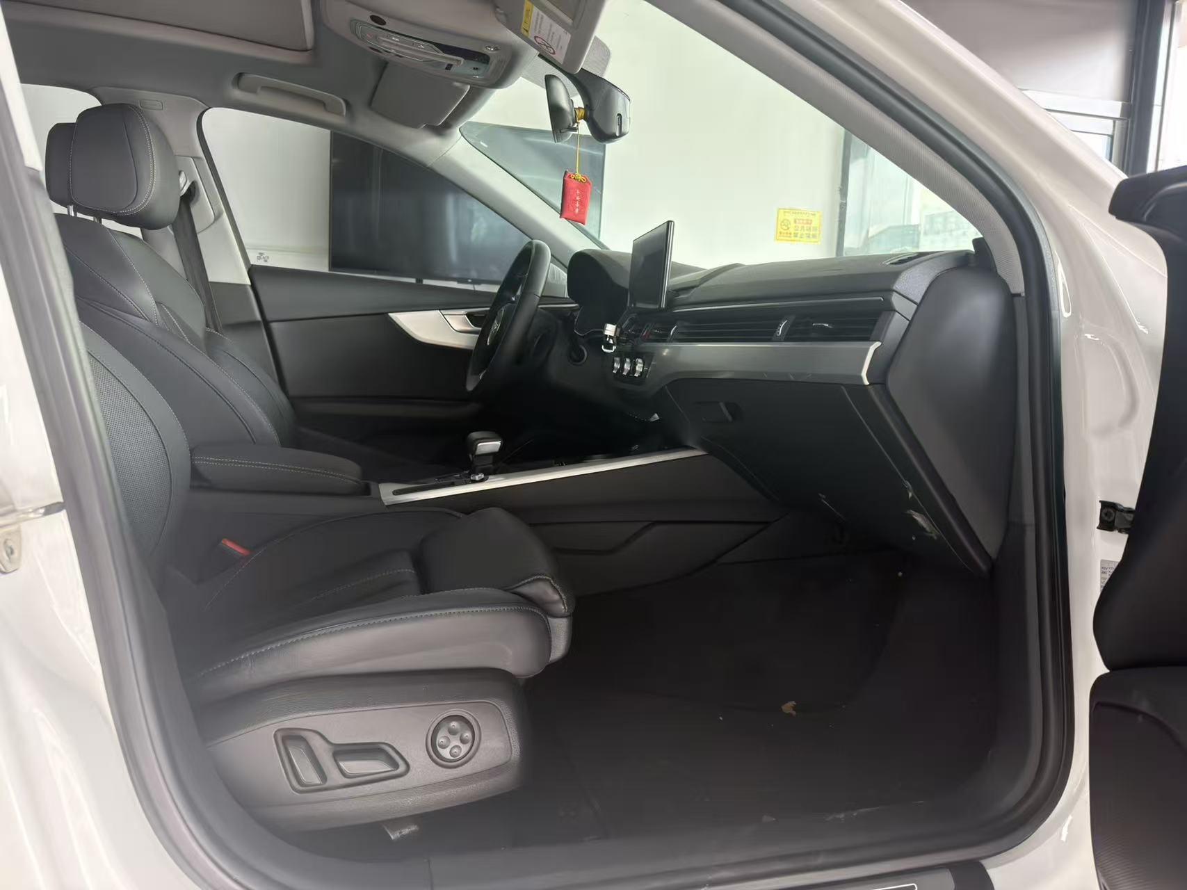 Audi A4 2020 thumb 5