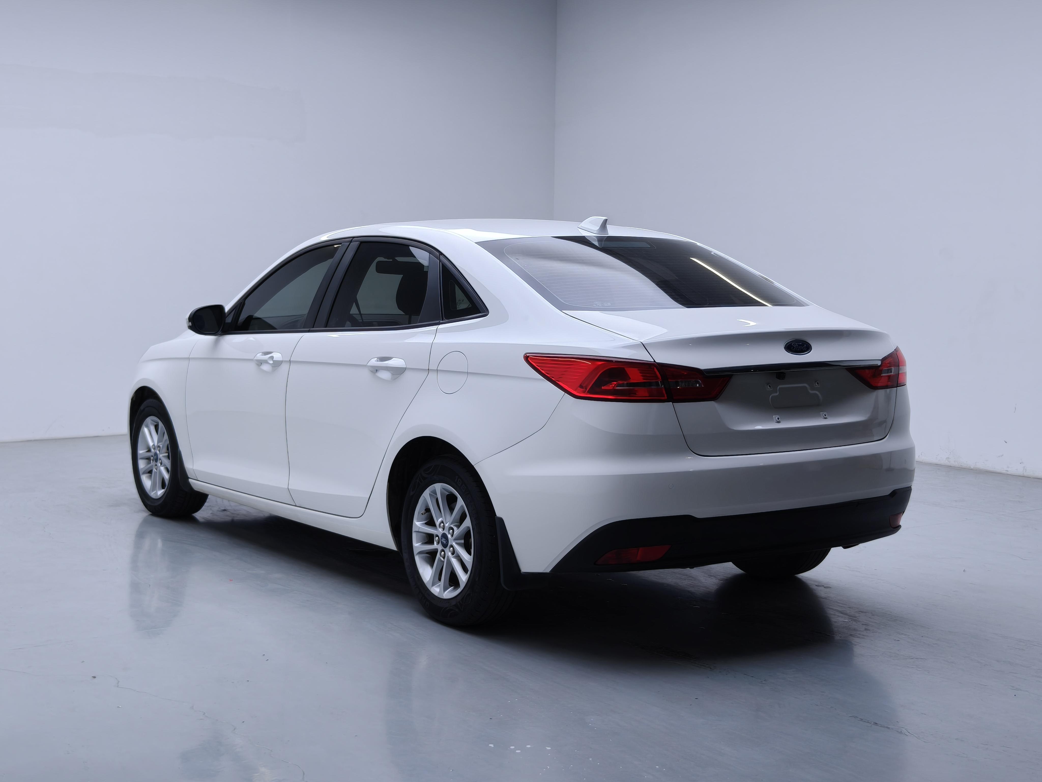 Ford Focus 2019 thumb 2