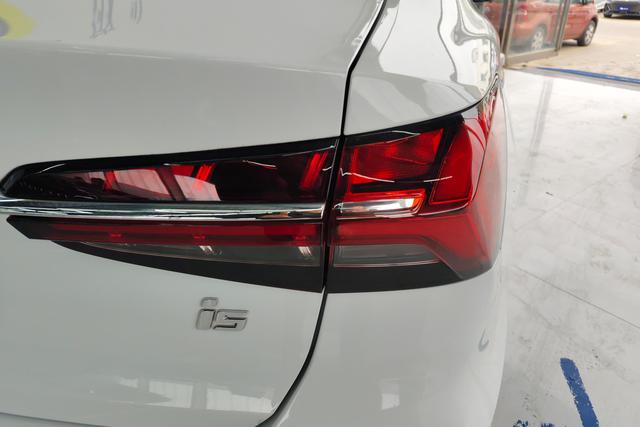 Roewe i5 2021 thumb 3