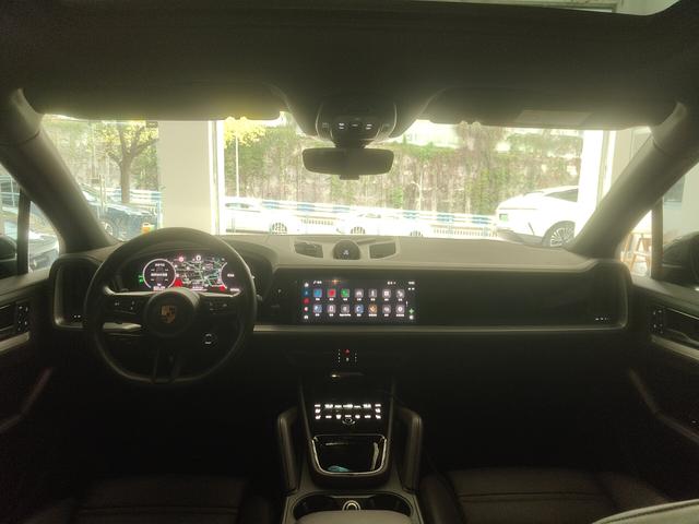 Porsche Cayenne 2024 thumb 4
