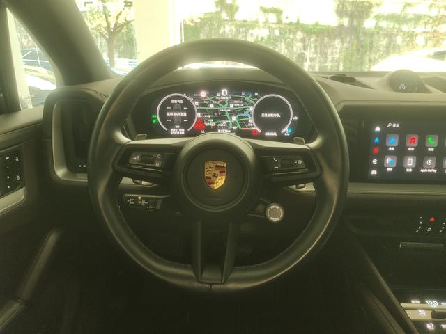 Porsche Cayenne 2024 thumb 6