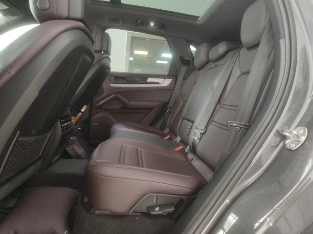 Porsche Cayenne 2024 thumb 10