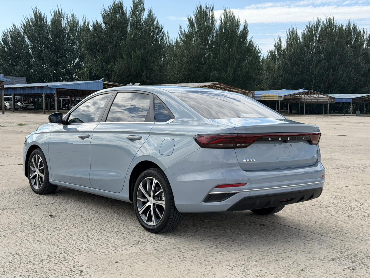 Geely Emgrand 2023 thumb 2