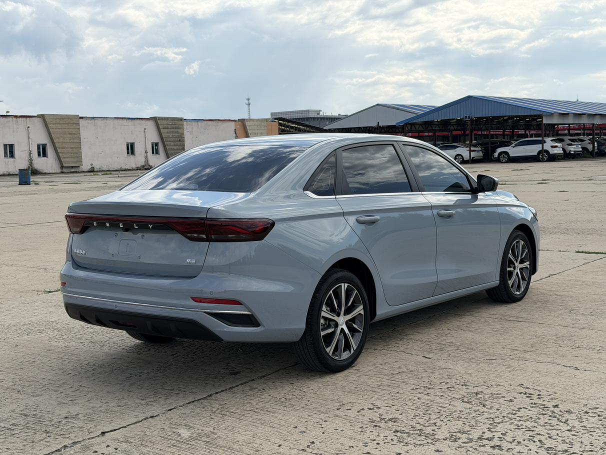 Geely Emgrand 2023 thumb 4