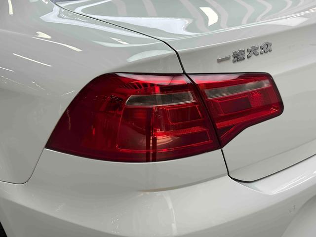 Volkswagen Bora 2013 thumb 11