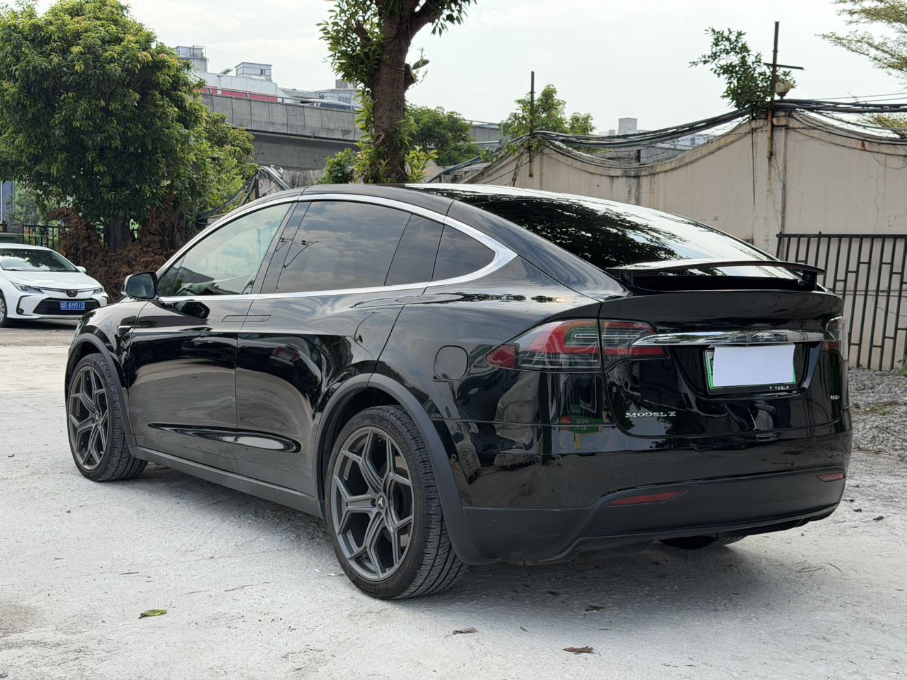Tesla Model X 2016 thumb 2