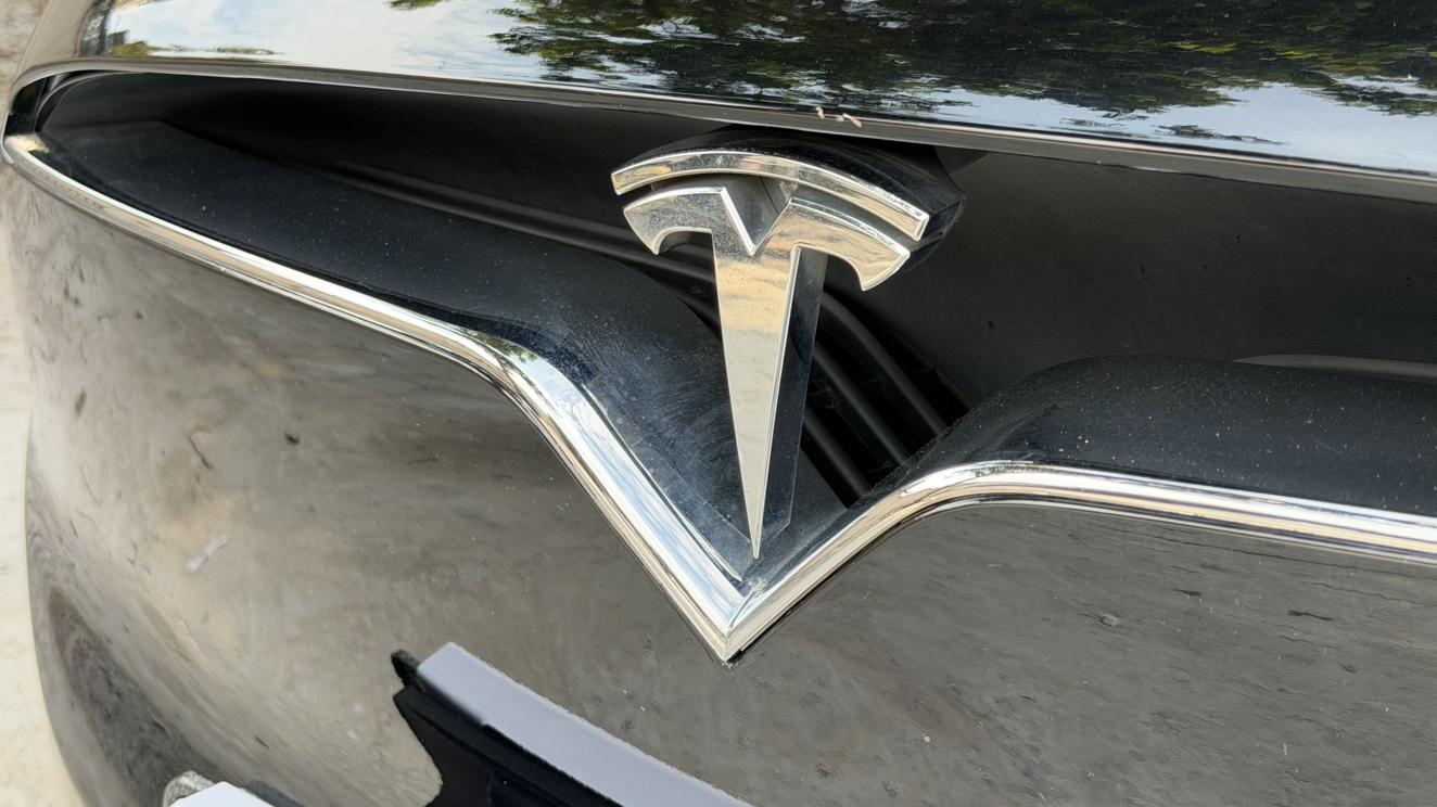Tesla Model X 2016 thumb 9