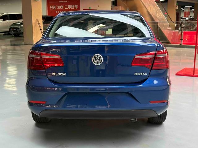 Volkswagen Bora 2013 thumb 4