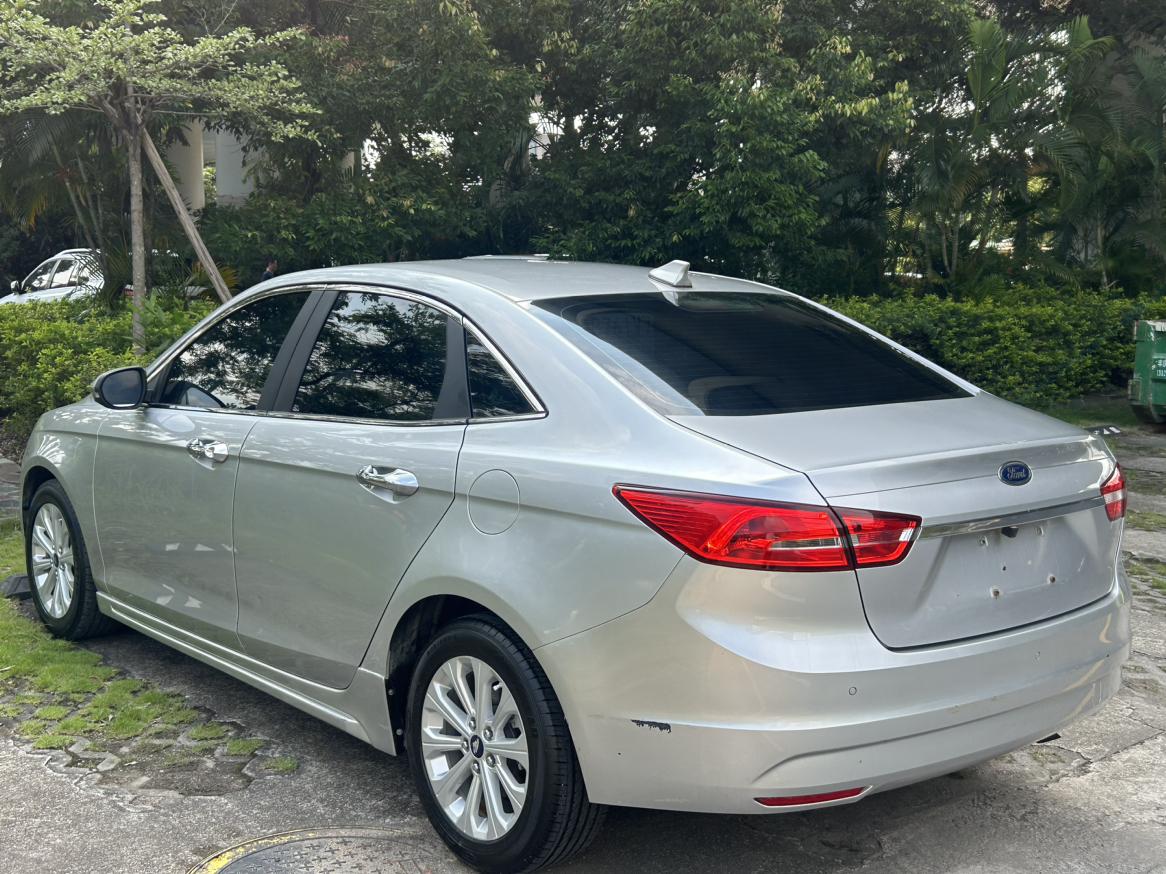 Ford Focus 2015 thumb 2
