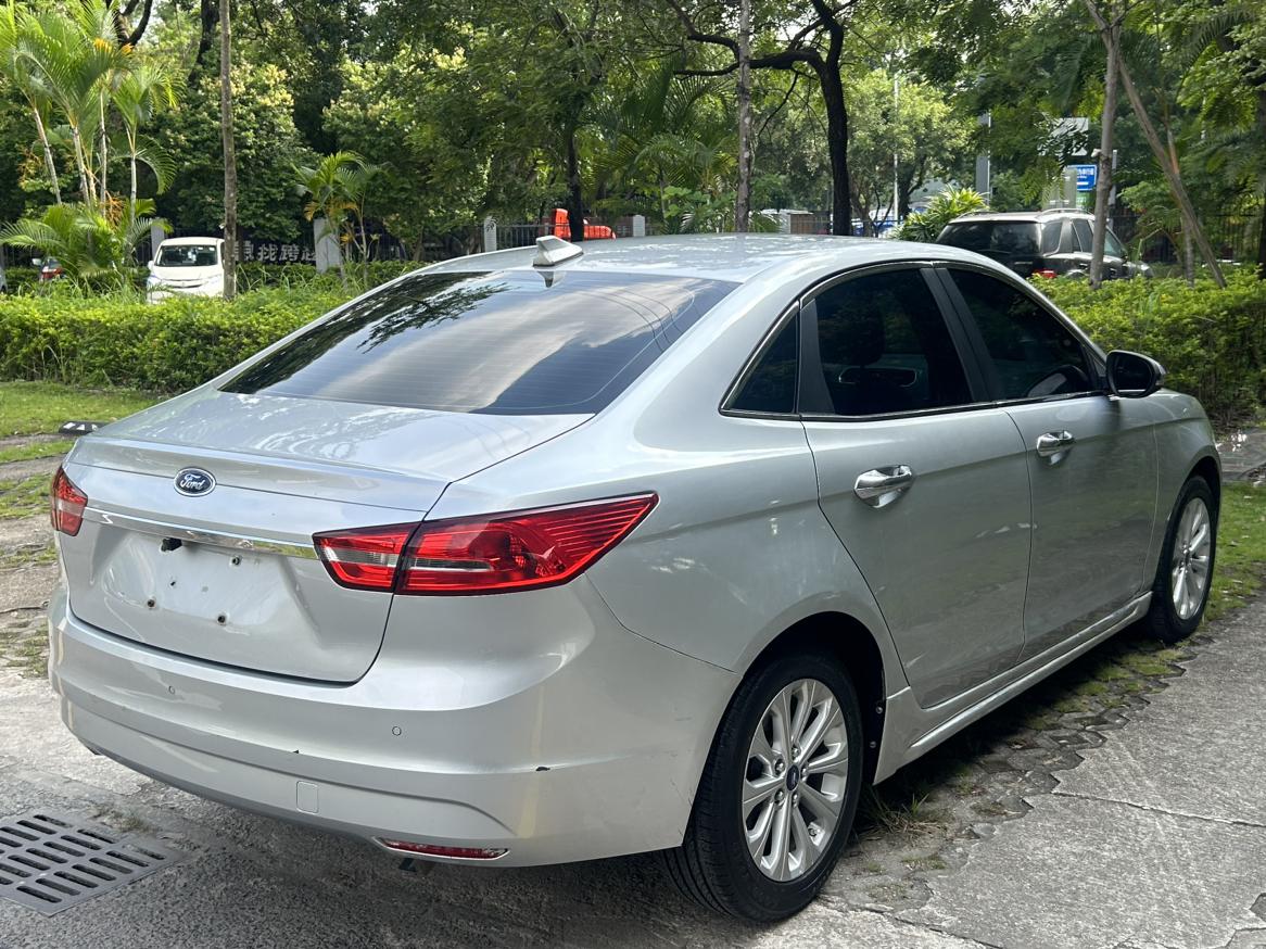 Ford Focus 2015 thumb 4