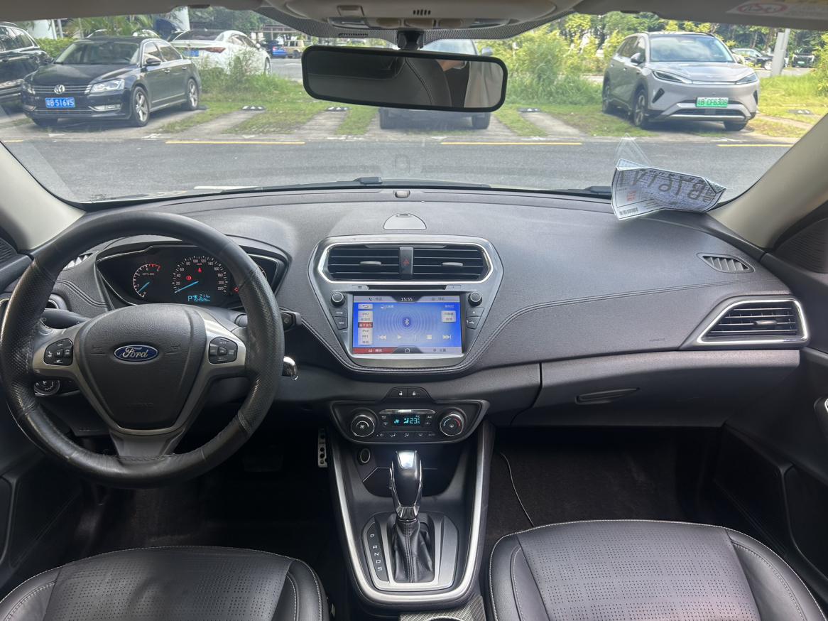 Ford Focus 2015 thumb 6