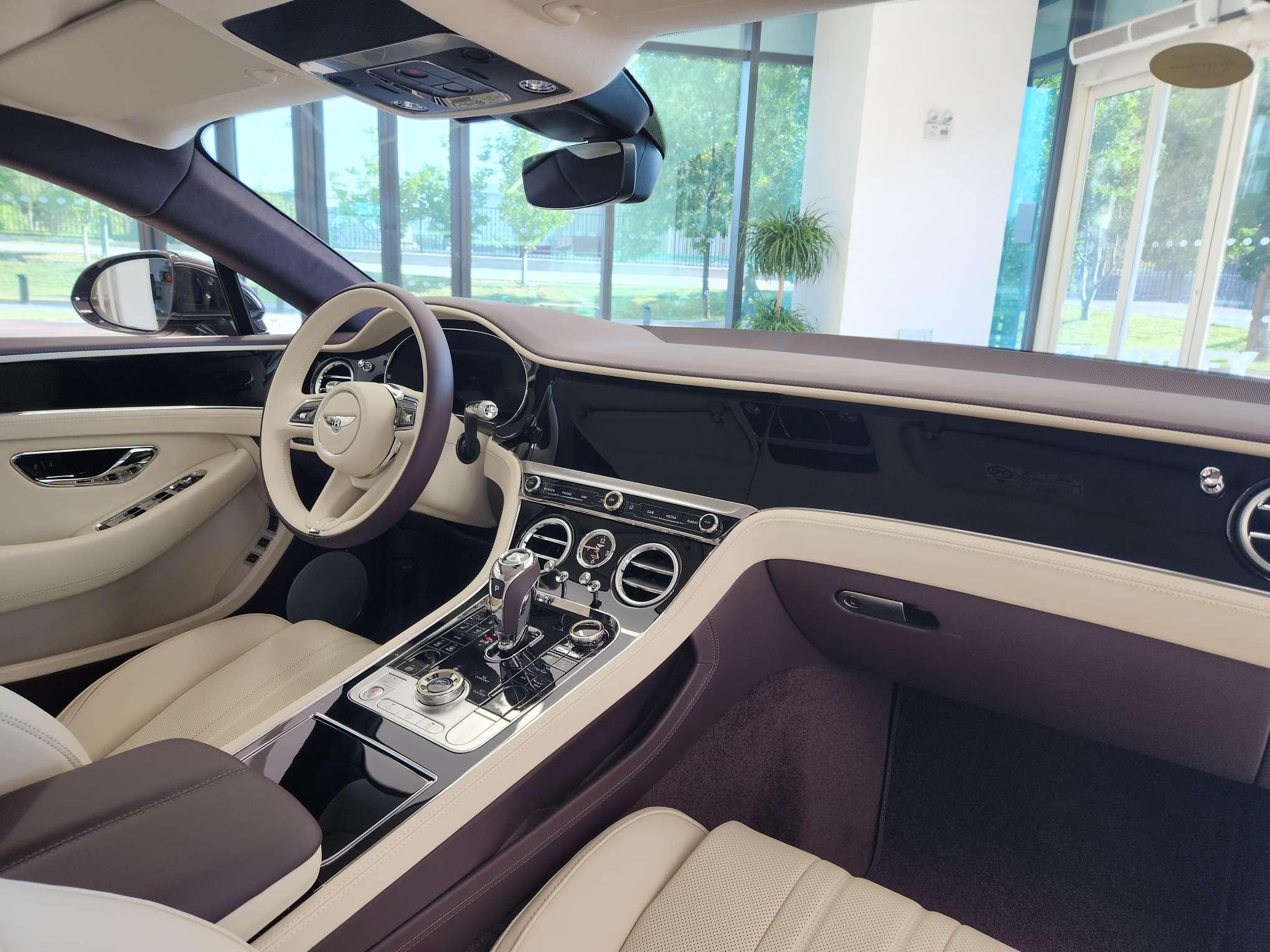 Bentley PHEV 2026 thumb 4