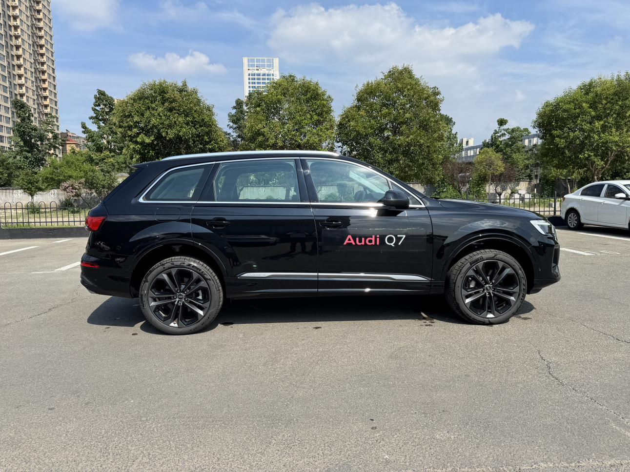 Audi Q7 2025 thumb 4