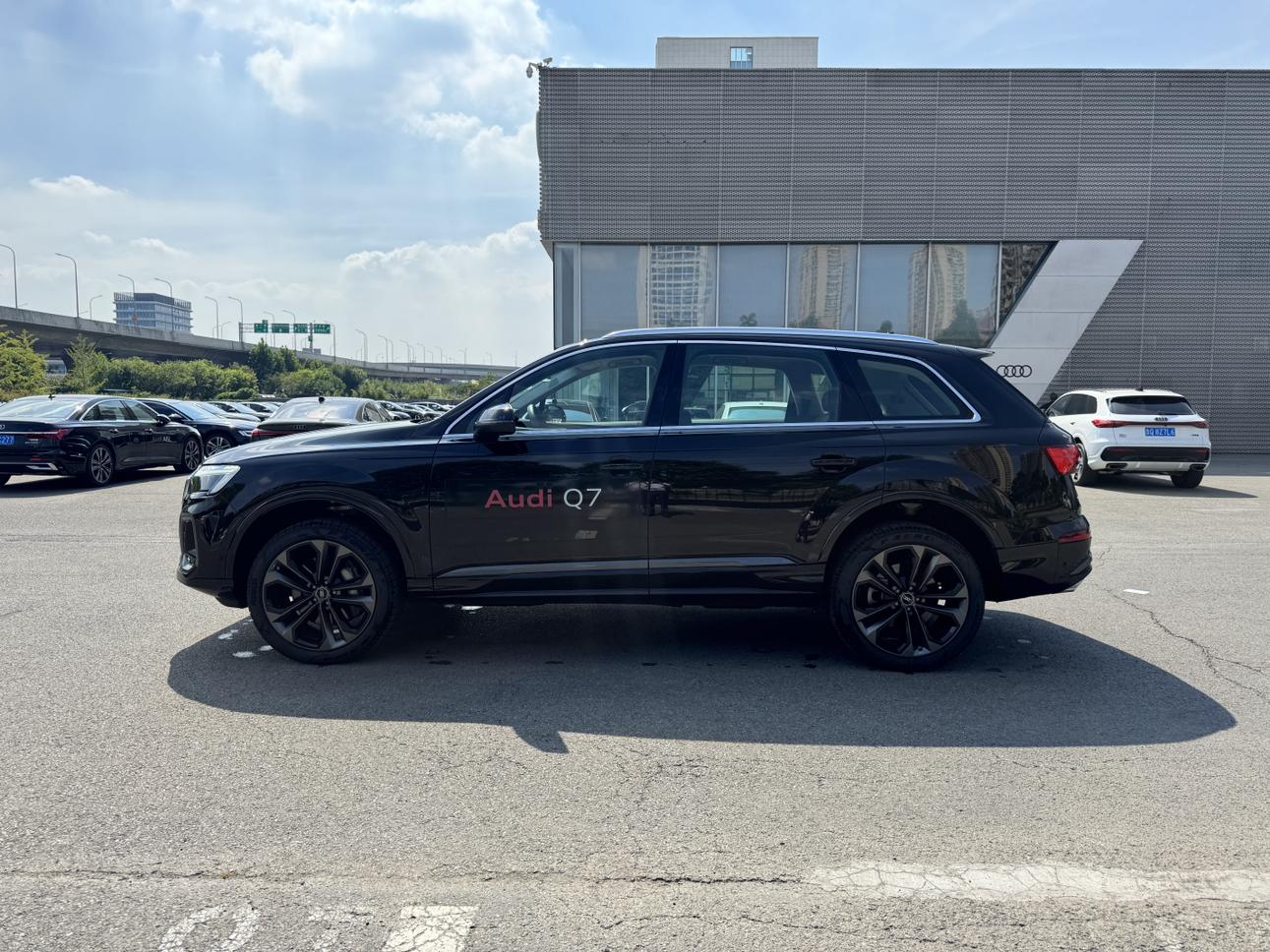 Audi Q7 2025 thumb 11