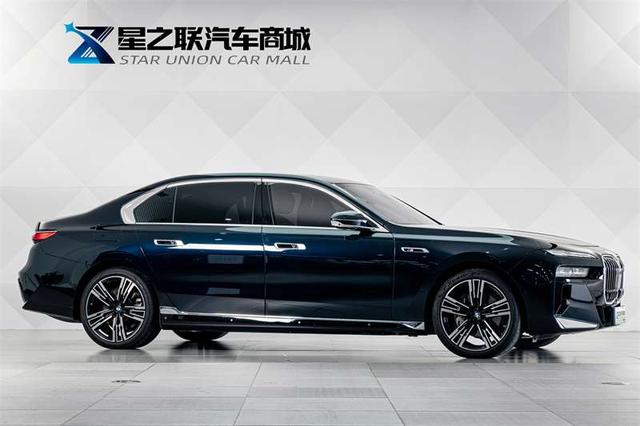 BMW i7 2023 thumb 2