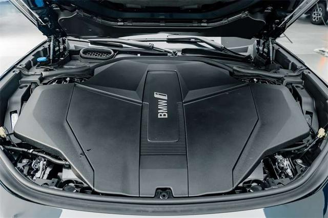 BMW i7 2023 thumb 3