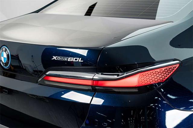 BMW i7 2023 thumb 7