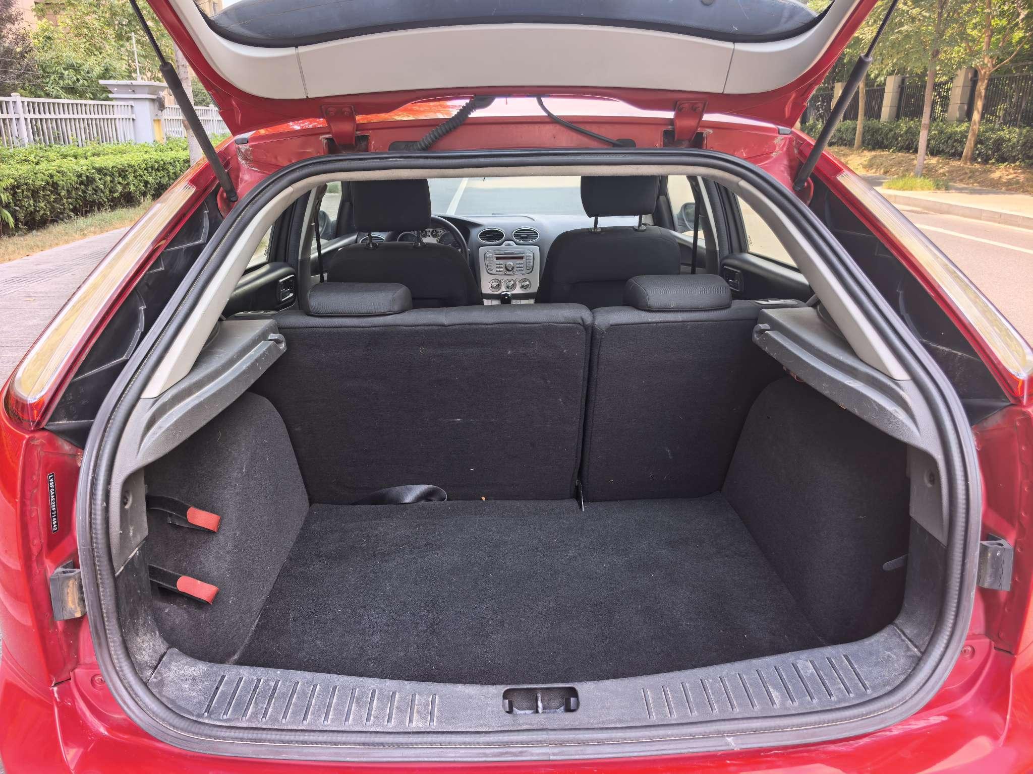 Ford Focus ST 2013 thumb 12