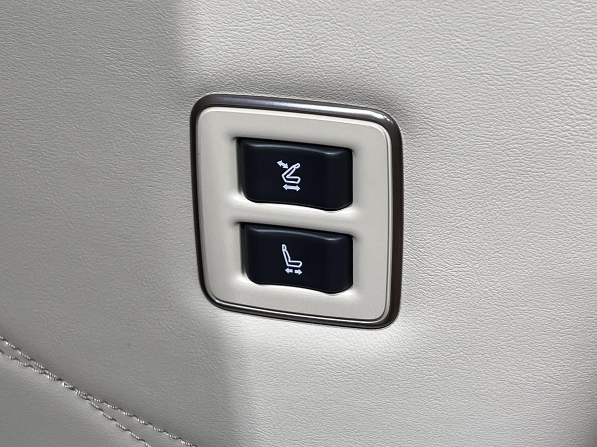 Toyota Alphard 2023 thumb 3