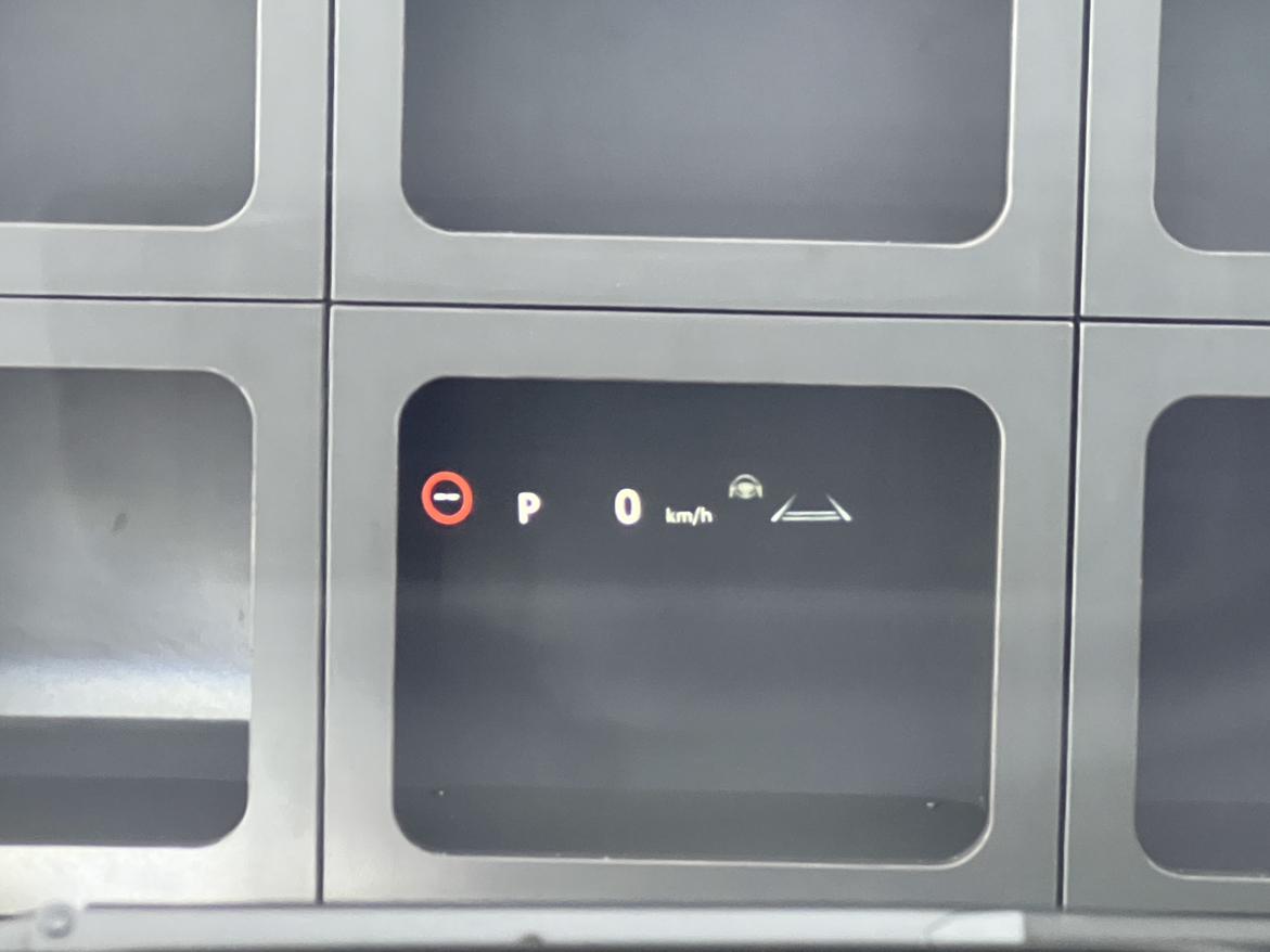 Toyota Alphard 2023 thumb 9