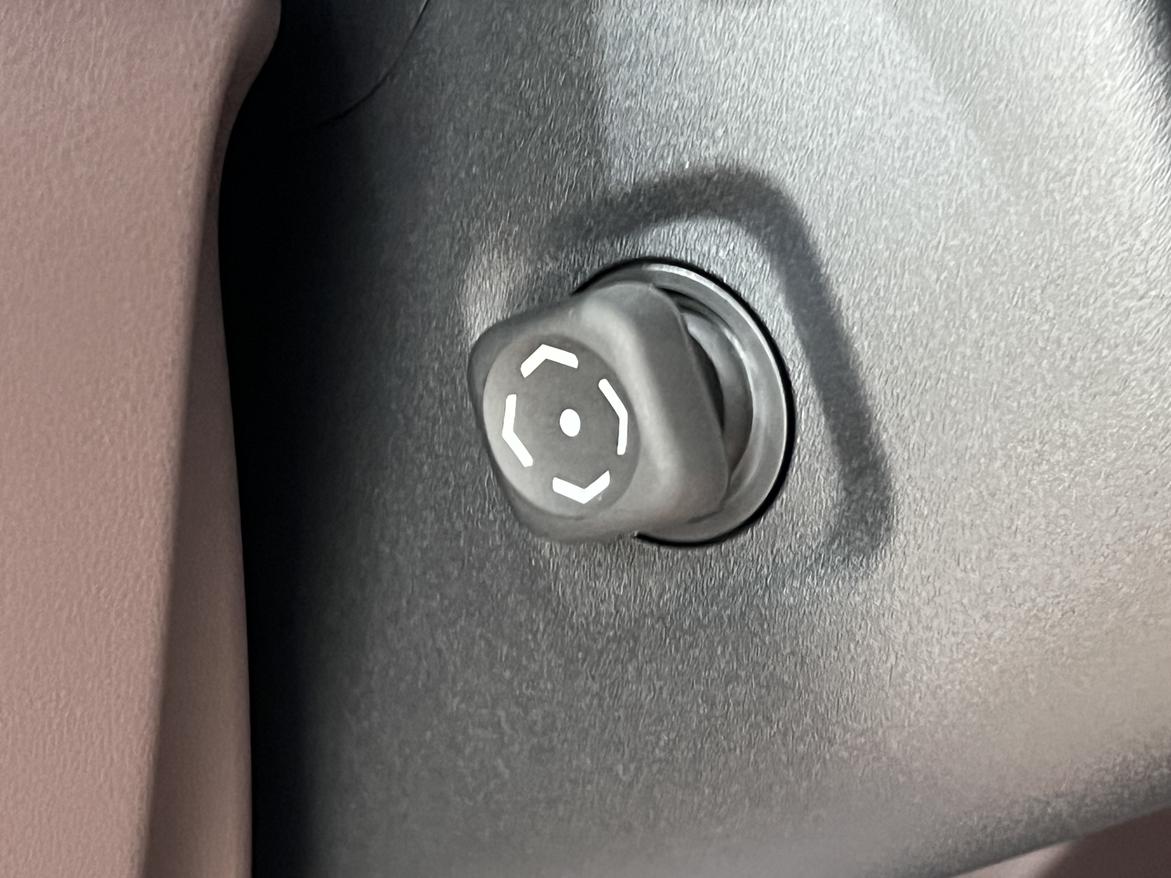Toyota Alphard 2023 thumb 11