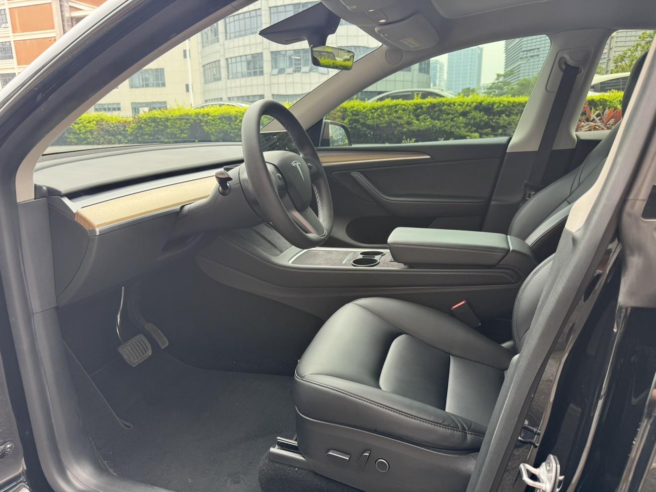 Tesla Model Y 2022 thumb 6
