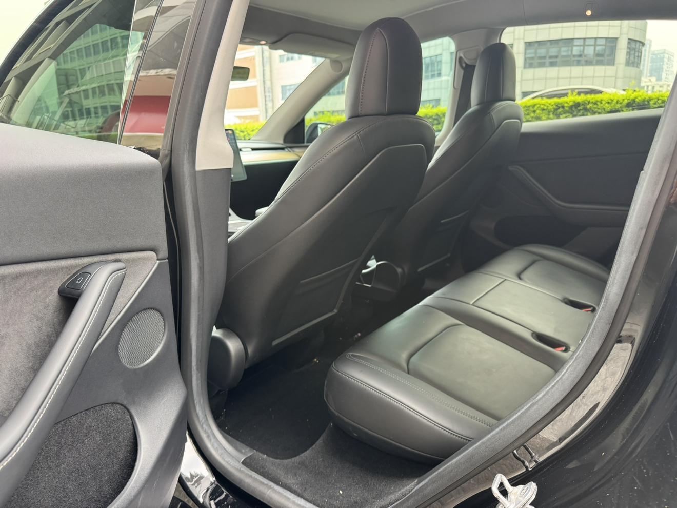 Tesla Model Y 2022 thumb 7