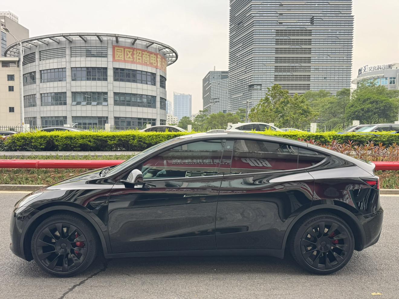 Tesla Model Y 2022 thumb 11