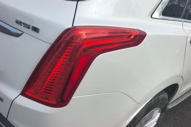 Cadillac XT5 2018 thumb 3