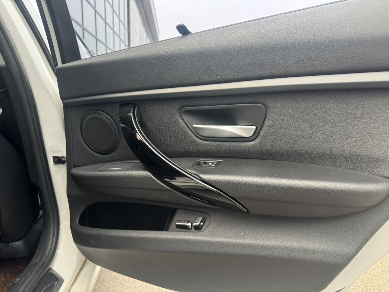 BMW 3 серии 2019 thumb 8