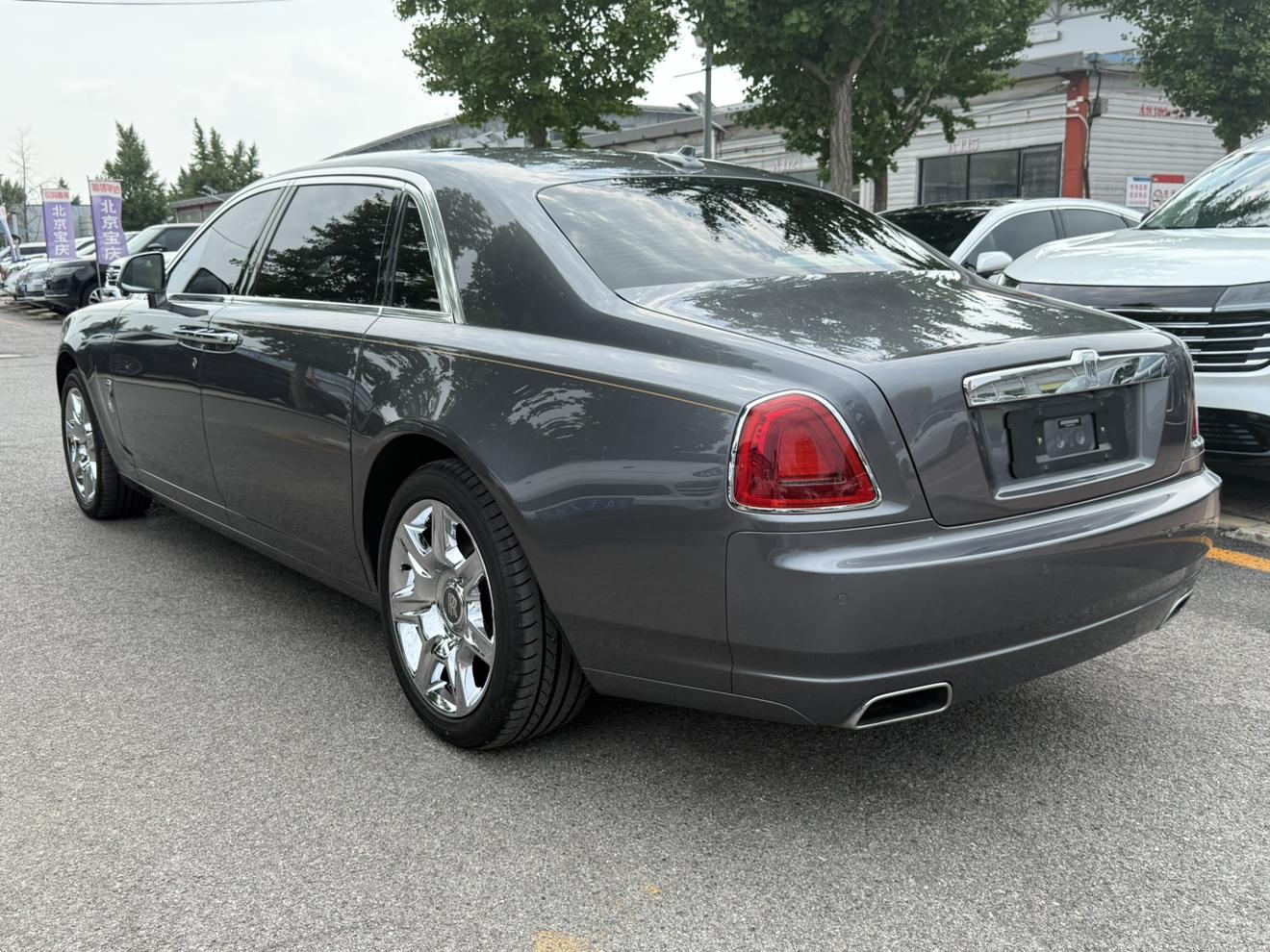 Rolls-Royce Ghost 2014 thumb 2