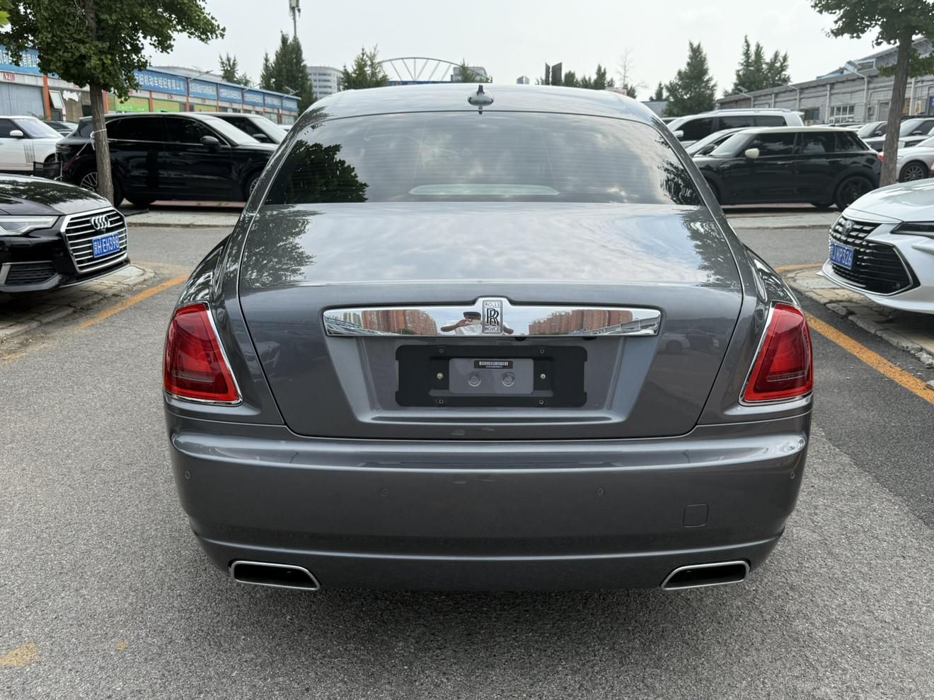 Rolls-Royce Ghost 2014 thumb 3