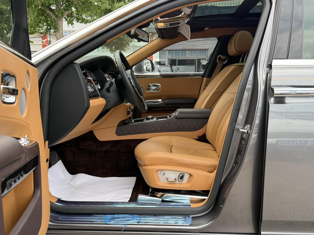 Rolls-Royce Ghost 2014 thumb 11