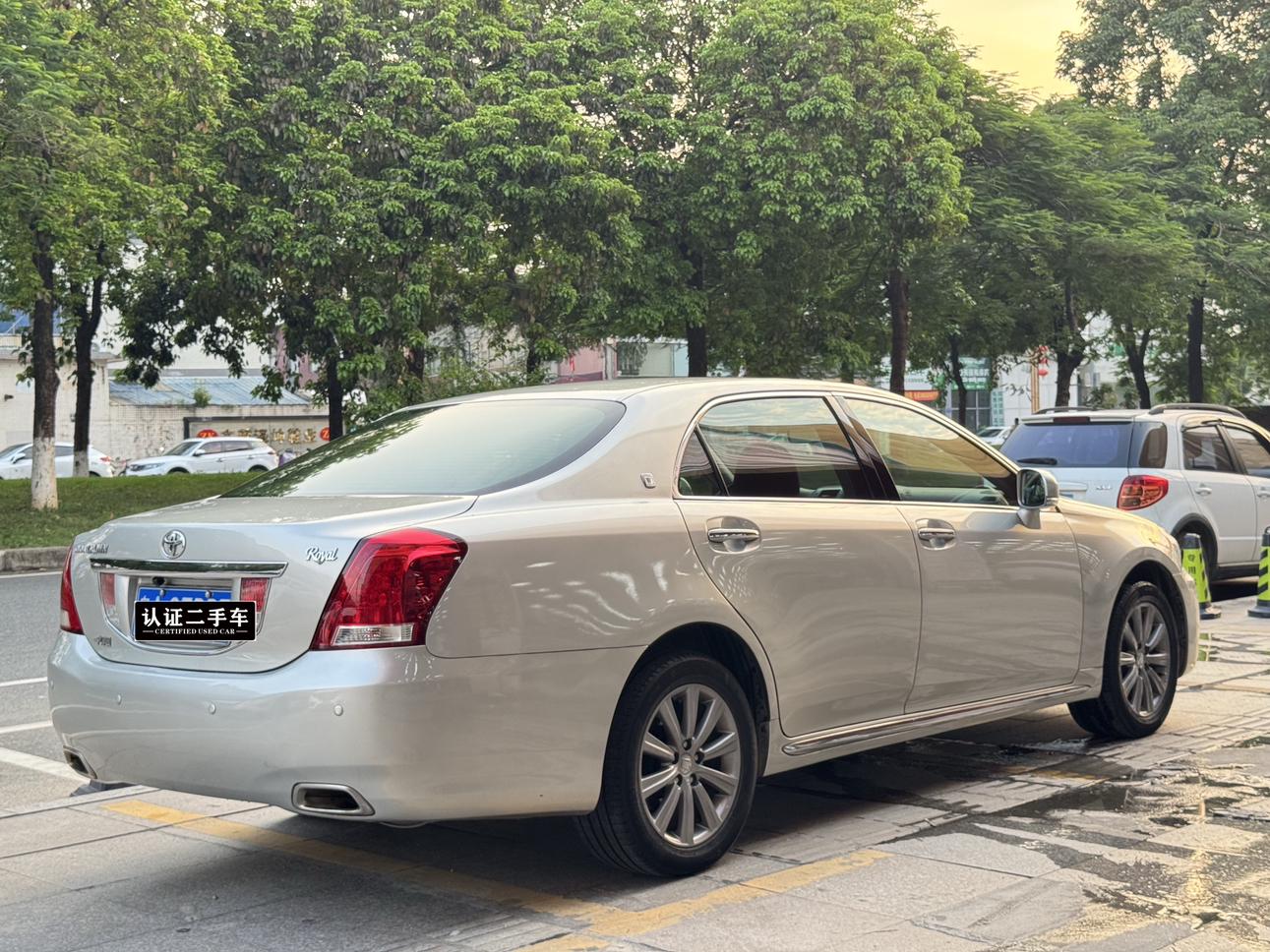 Toyota Crown 2011 thumb 2