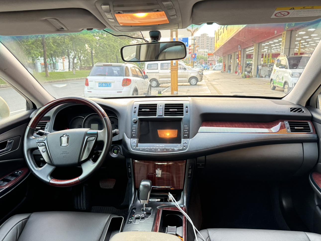 Toyota Crown 2011 thumb 3