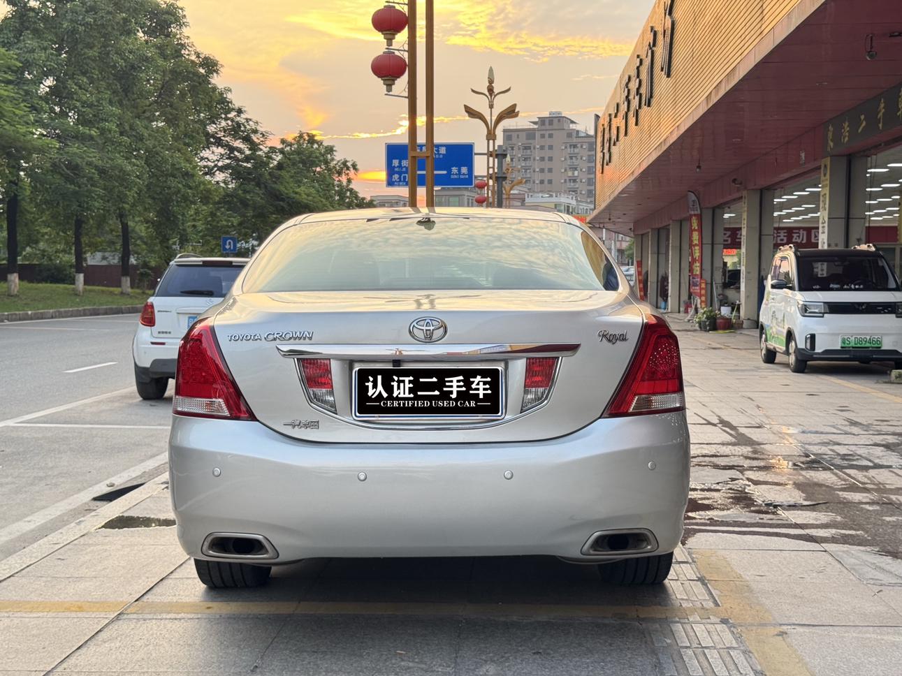 Toyota Crown 2011 thumb 10